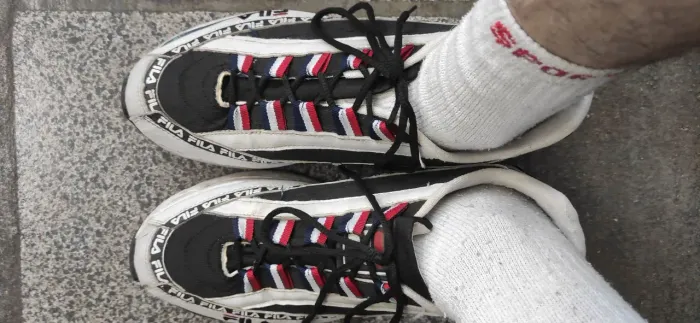 Tenis fila chunky número 42 forma grande
