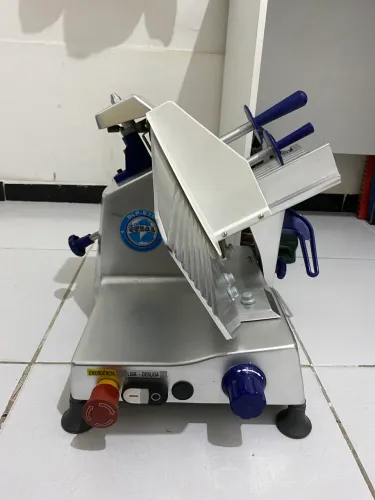 Vendo fatiadeira de frios em otimo estado!