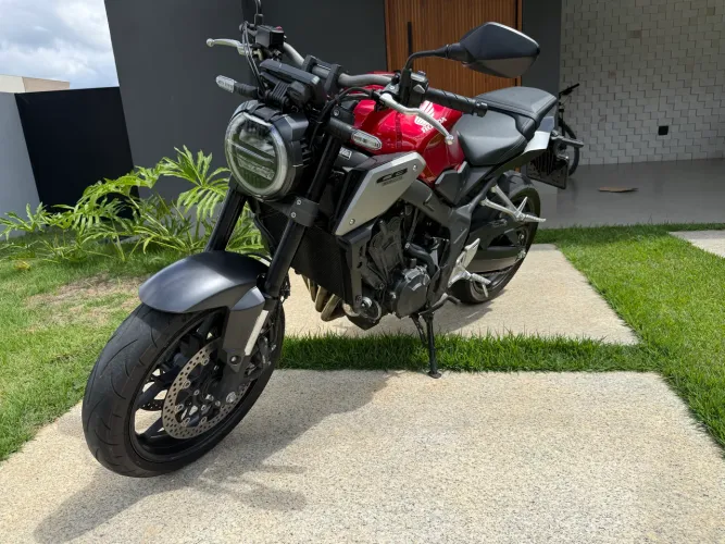 Vendo Honda CB650R super nova !!!!