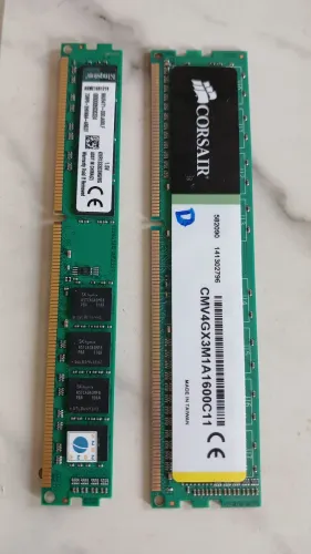2 pentes de Memória DDR3 no estado