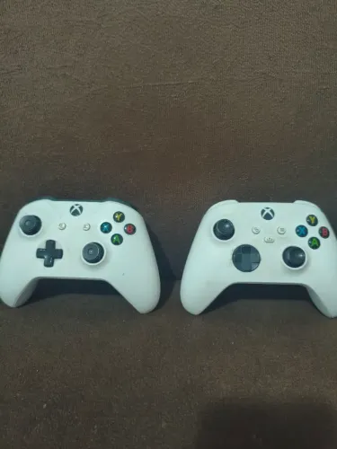 2 controles originais Xbox one s - bom estado