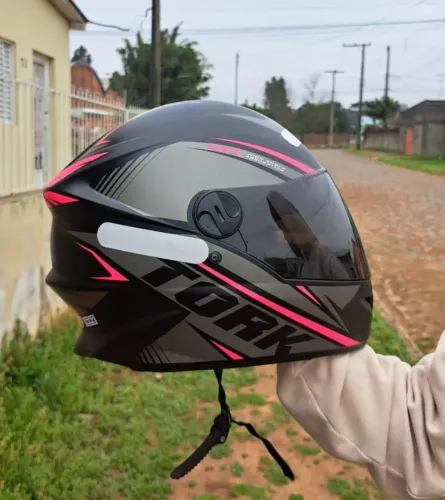 Capacete feminino novos - ENT GRÁTIS 