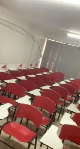 Cadeira universitária NOVAS EMBALADAS