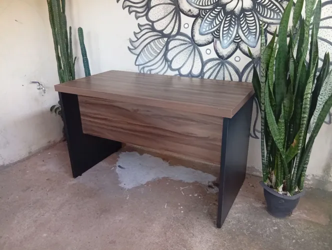 Vendo mesa nova 200 reais