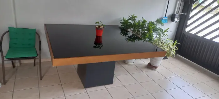 Mesa para 8 lugares tampo de vidro