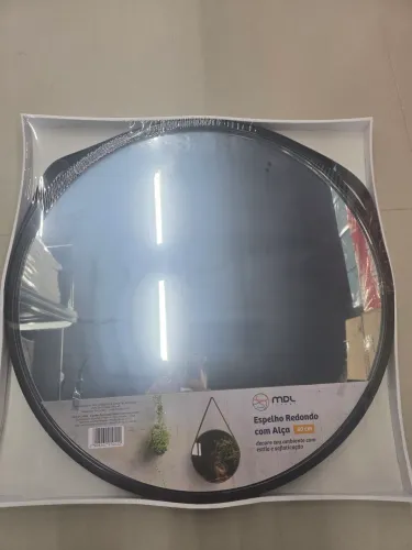 Espelho de 60x60 zero com alça de couro 