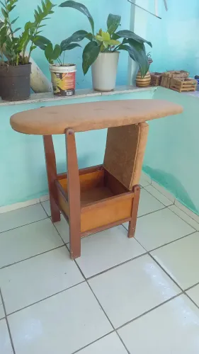 Cadeira baú e passar roupa madeira maciça