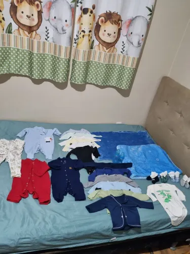 Roupas de bebe nova +1 Sting de vestir preto pra carregar bebe no colo+ saco de dormir e c