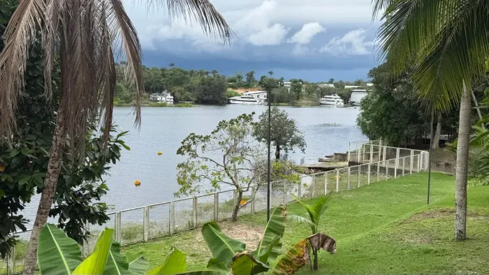 Chácara no Tarumã, 2.100m² Fundo para o Rio, Cond. Fechado de alto Padrão, casa com 4 quar