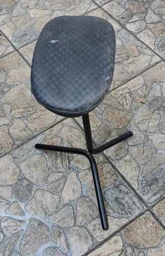 Suporte tripé para apoio de pernas