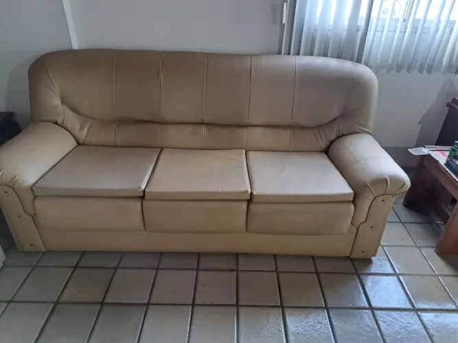 Conjunto sofa em couro 2 + 3 lugares 