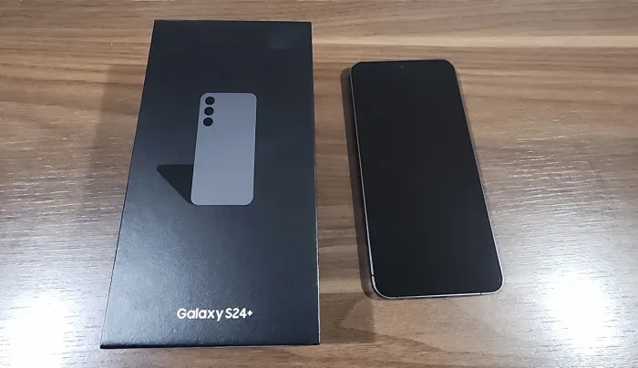 Vendo celular Samsung S24 Plus com 1 ano de uso.