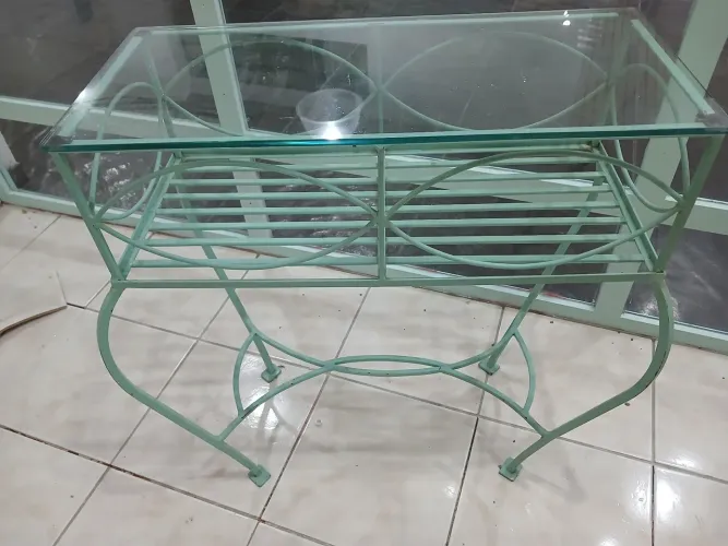 Vendo Mesa em Ferro Artesanal com vidro