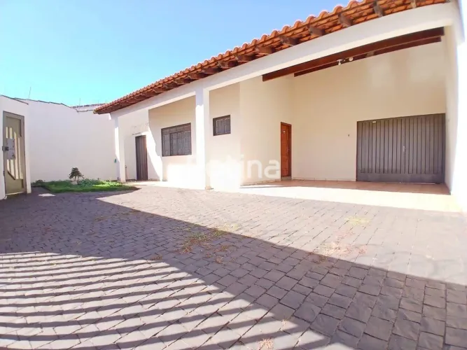 Casa para alugar, 3 quartos, Santa Mônica - Uberlândia/MG - Rotina Imobiliária