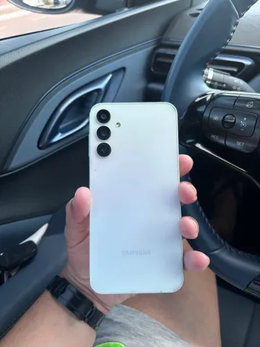 Vendo um Samsung A15 R$500,00; parcelamos no cartão com adicional da taxa