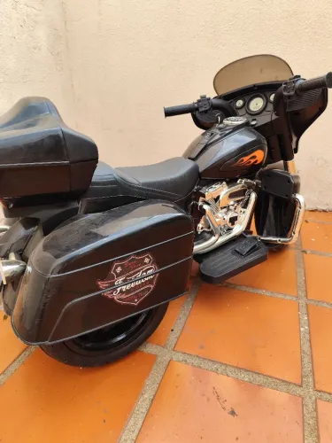 Moto elétrica infantil a bateria