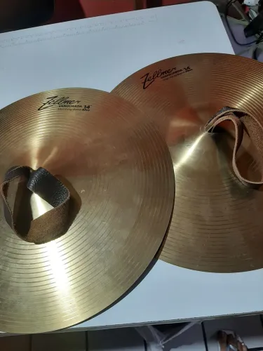 Vendo pratos de banda fafarra ótimo estado semi novo poucos dias de uso