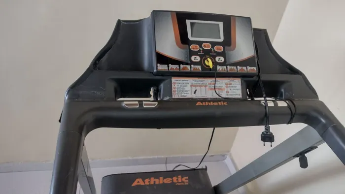 Esteira atletic advanced 520ee ( negociável )