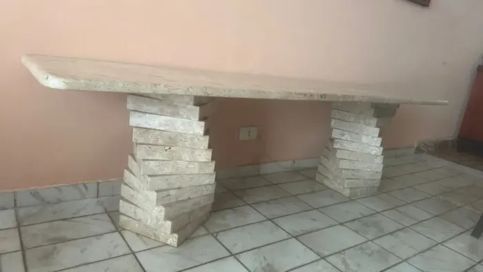 Estante de mármore