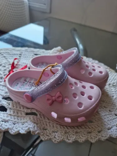 Sandália Crocs infantil Marie