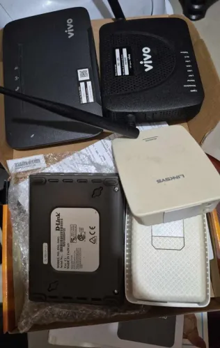 Modens, roteador, e 3 impressoras apenas os da imagem vendo todos juntos