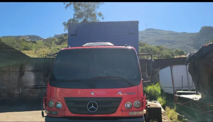 Vendo Accelo 1016 2016 valor no baú 260.000 no chassi 245.000