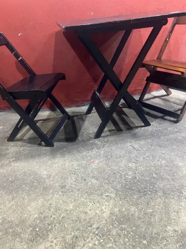 Mesa + 2 cadeiras 