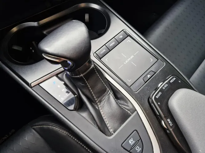 Lexus UX-250H Dynamic 2.0 16V Aut.(hybrid) 2019