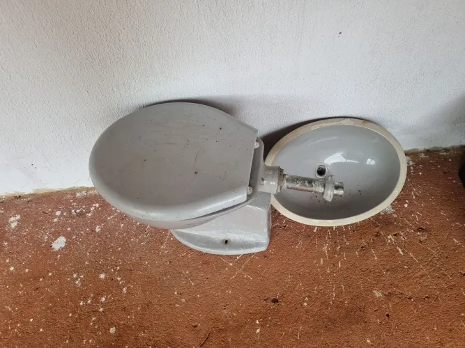 Cuba e vaso sanitário