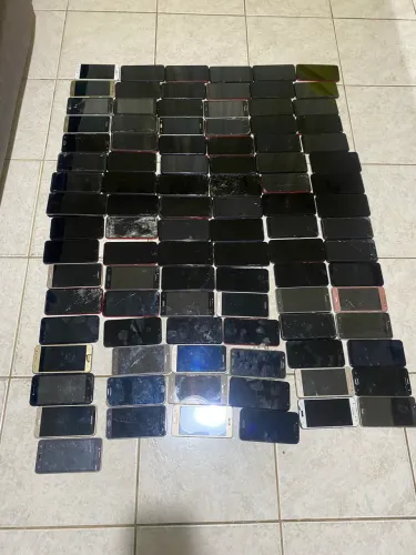 Celulares Samsung 97 unidades. 