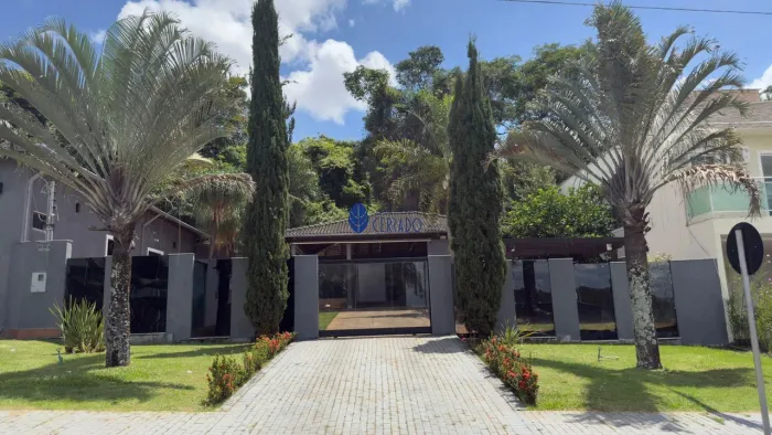 CASA DE LUXO À VENDA NO CONDOMÍNIO ROSES GARDEN EM ANÁPOLIS  FUNDO PARA RESERV