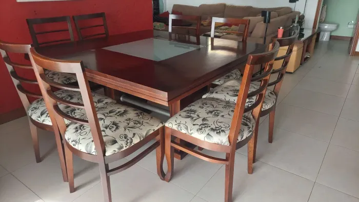 Mesa jantar quadrada com 8 cadeiras