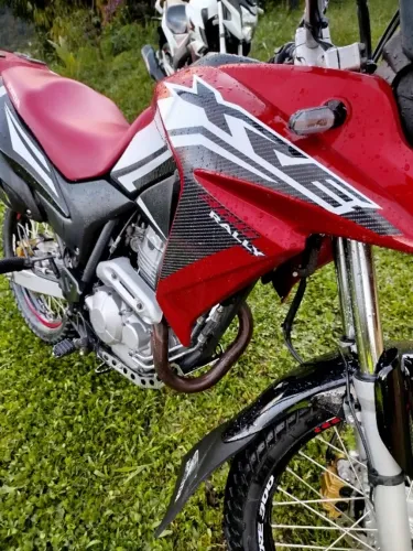 Vendo Honda XRE 300 RALLY moto de total procedência