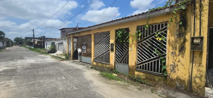 Casa ampla para reformar no Condomínio Jardim Paraiso