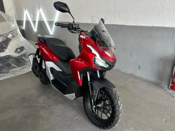 Moto muito nova para pessoas exigentes é ideal