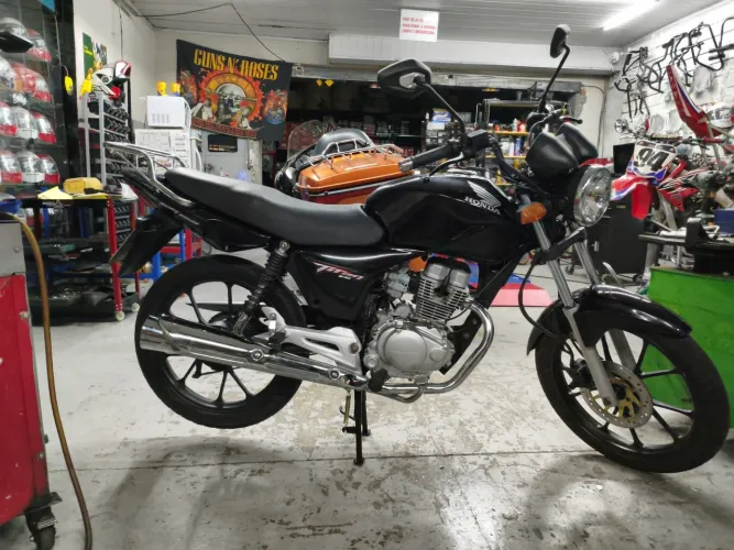 TITAN 150 ESD 2004 PRETA 