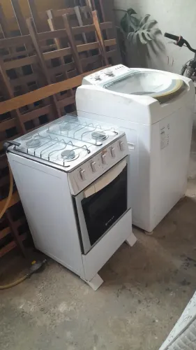Vendo, fogão 04 bocas,geladeira d gelo,máquina de lavar 08kg,03 camas de casal d madeira