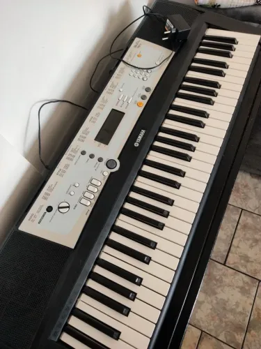Teclado Yamaha PSR E203