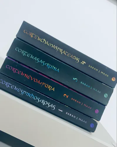 BOX ACOTAR + CORTE DE GELO E ESTRELAS