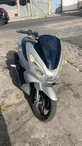PCX atrasada faço troca também por outra moto