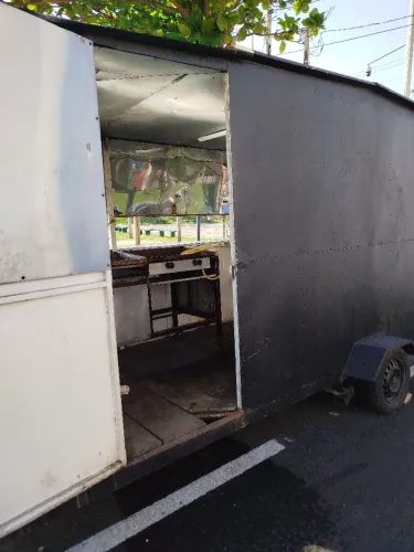 Trailer Completo para lanche, chapa quente e fria , geladeira, freezer