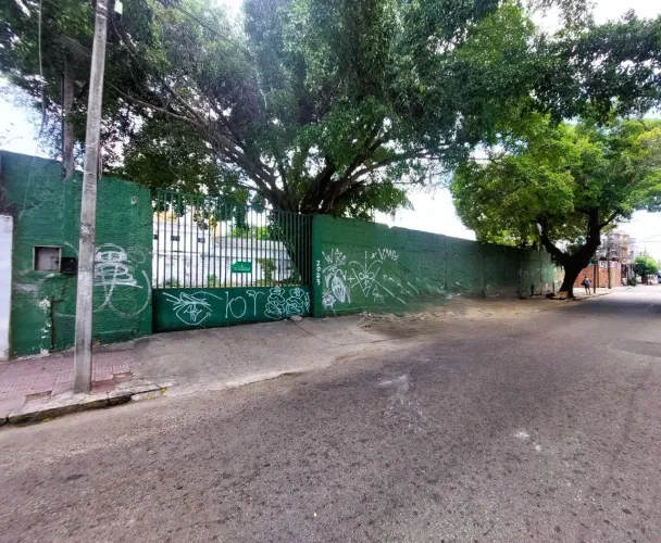 LOCALIZAÇÃO PRIVILEGIADA! Terreno de esquina em frente à praça do Liceu, 994,84m², medindo