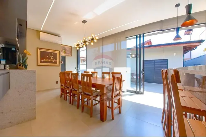 Casa a venda no Condomínio Portal do Parque, em Araras, com 2 quartos, sendo os 2 suites.