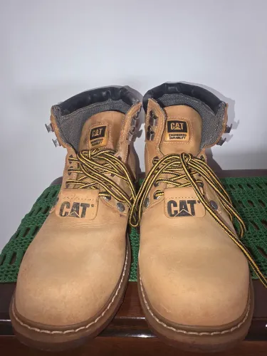 Botina Caterpillar tamanho 40 cor caramelo pouco usada