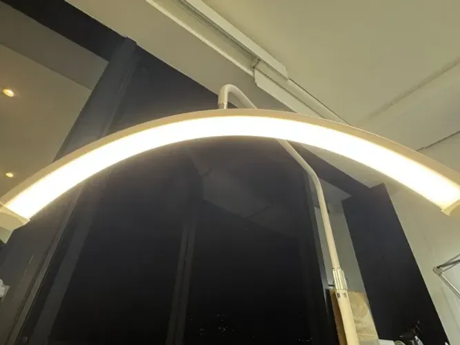 Luminária Meia Lua LED para Estética - 3 Tons de Luz