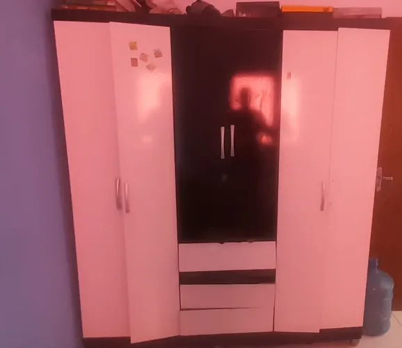 Quarda roupa a vende 130 reais