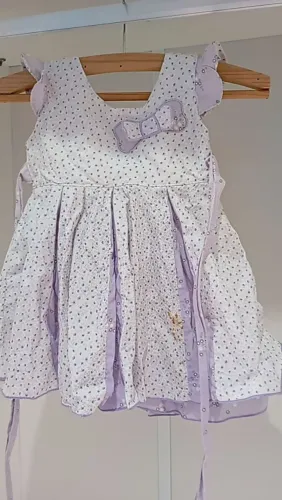 Vestido infantil branco e lilás 