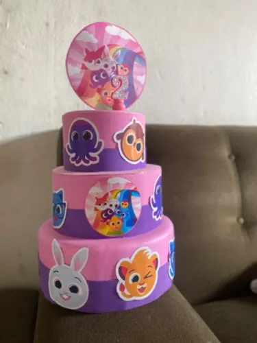 Bolo fake temático do bolos fofos ?