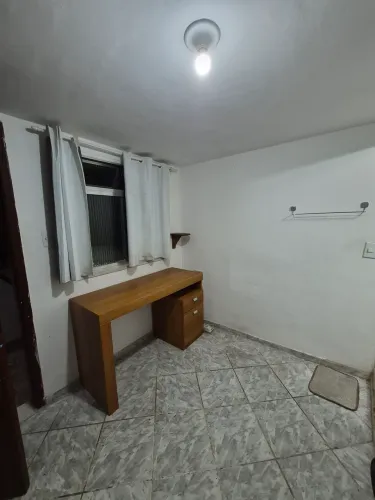 Quarto individual com banheiro independente
