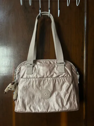 Bolsa Kipling original cor : Rosé metálico